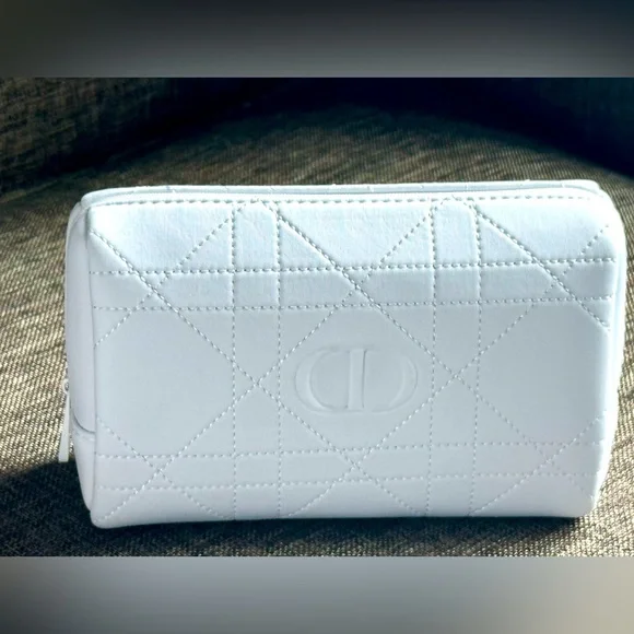 Classic Stunning DIOR Pure white cushioned trousseau bag - Picture 2 of 6